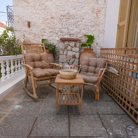 Mansion House Feriehus Chalki Town